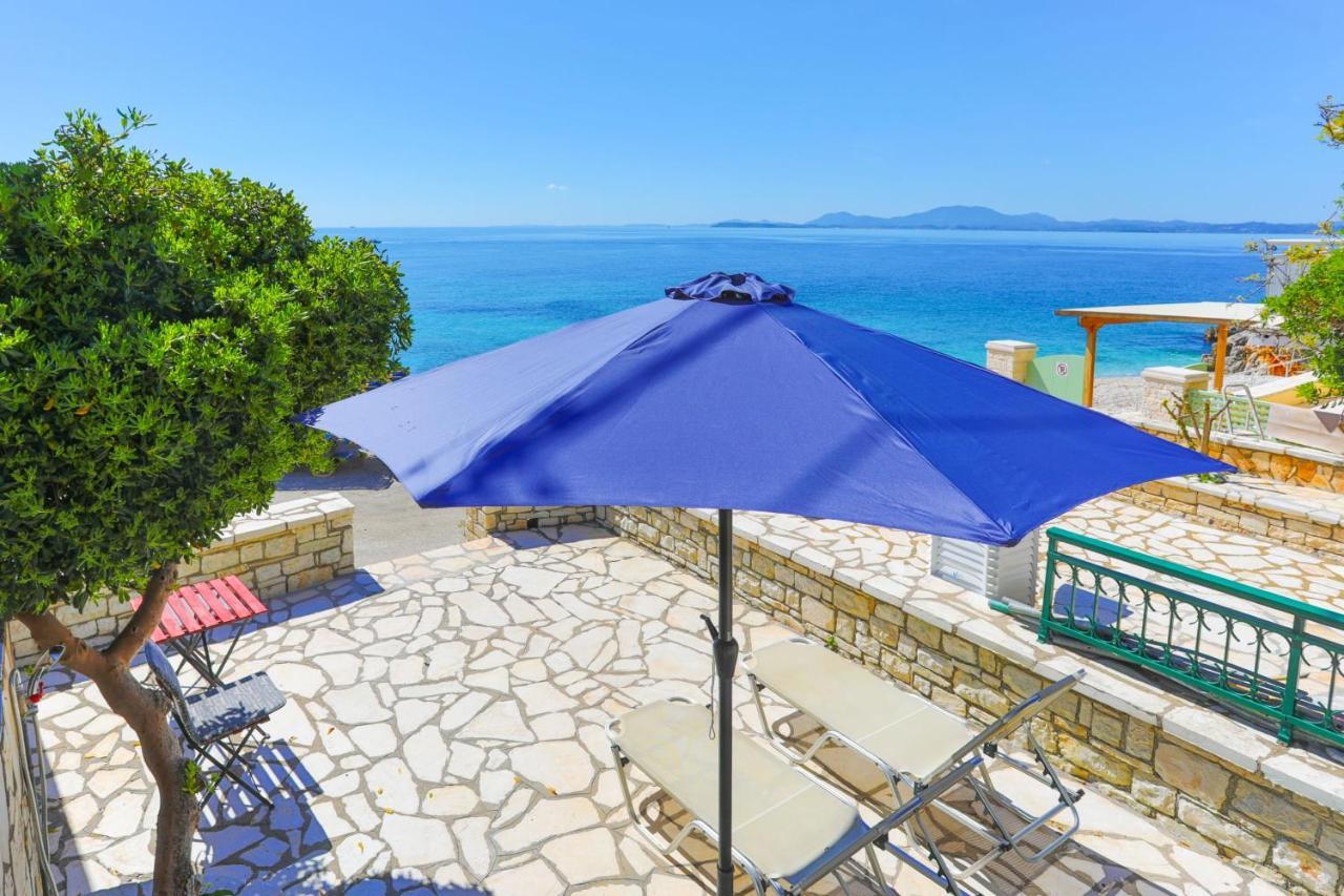 Kaminaki Beachfront Apartments Nisaki  Buitenkant foto