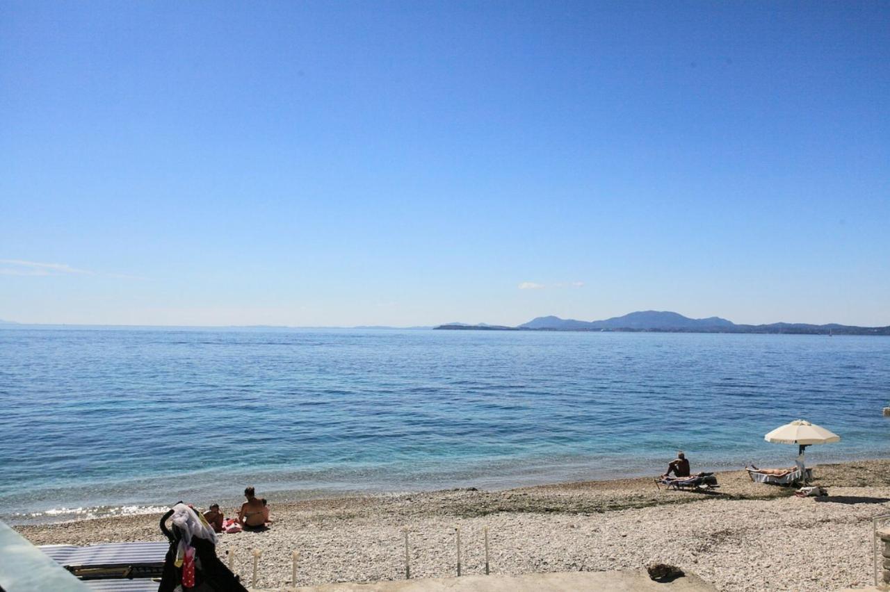 Kaminaki Beachfront Apartments Nisaki  Buitenkant foto