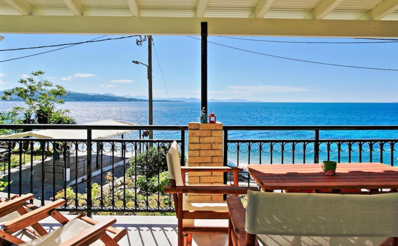 Kaminaki Beachfront Apartments Nisaki  Buitenkant foto