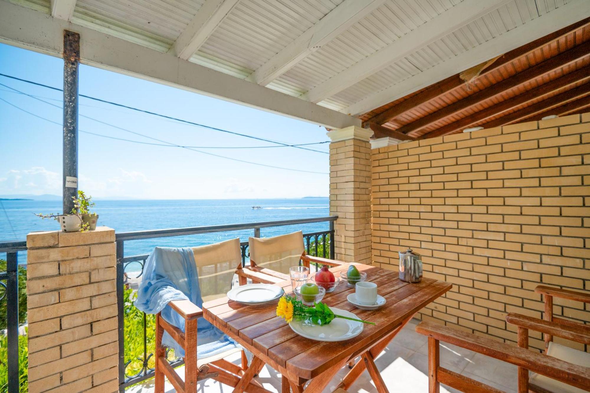 Kaminaki Beachfront Apartments Nisaki  Buitenkant foto